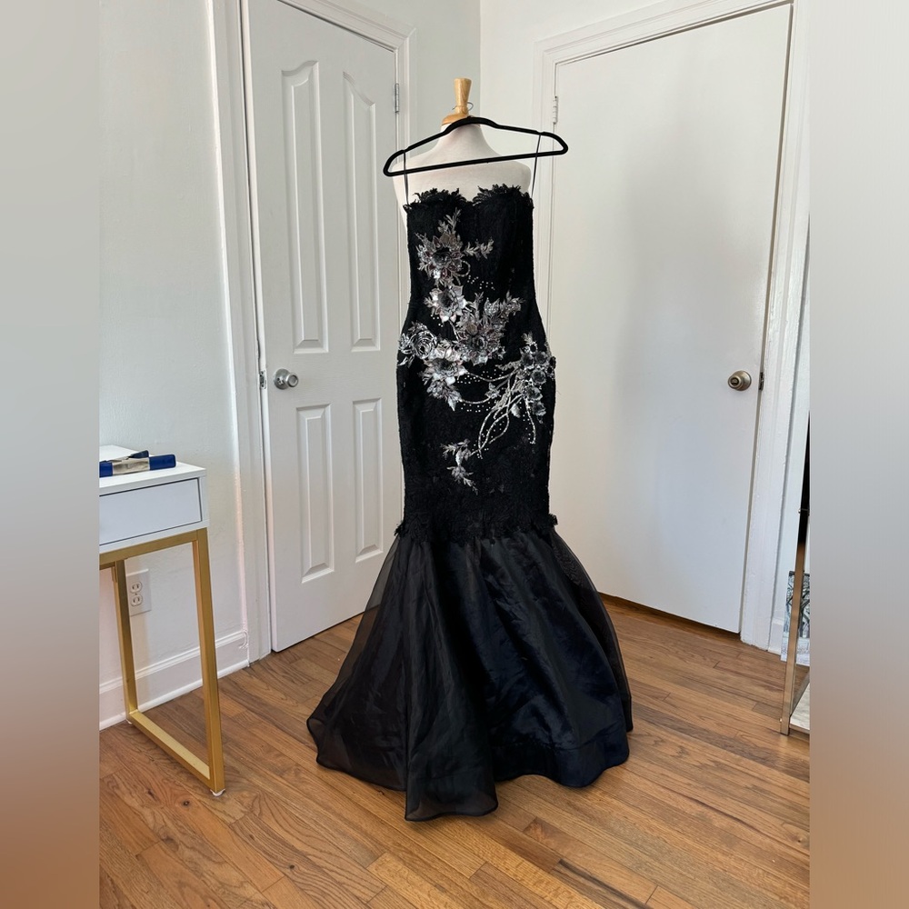 Beautiful black mermaid strapless gown with silver details